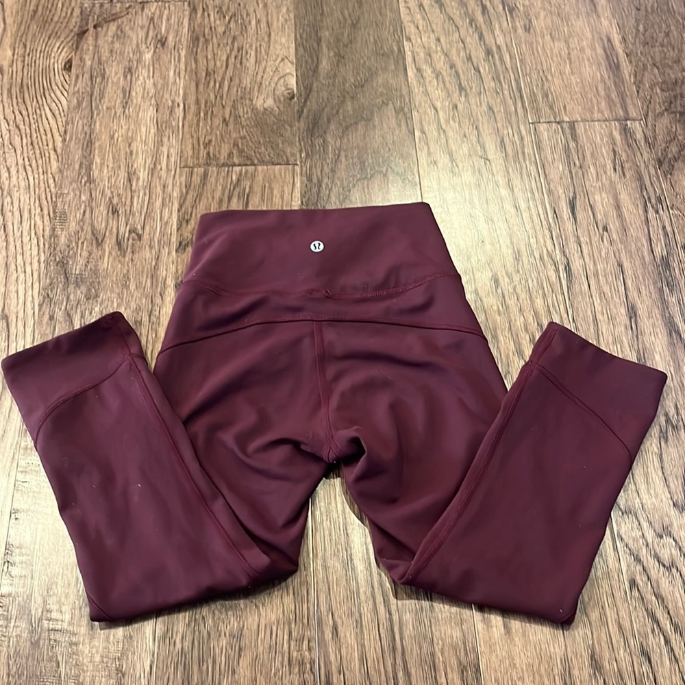 Lululemon cropped leggings in maroon